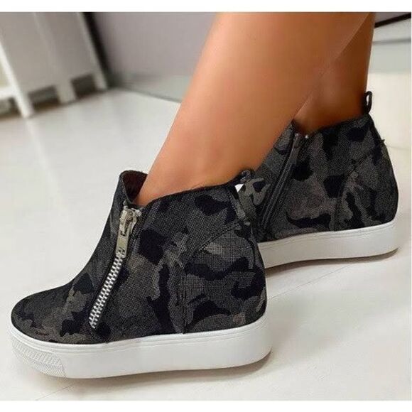 🩷 New Steve Madden Wedgie black camo size 8 - Picture 1 of 13